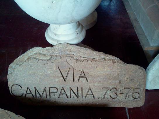 The Stone to write and remember:Plates in travertine and marble.